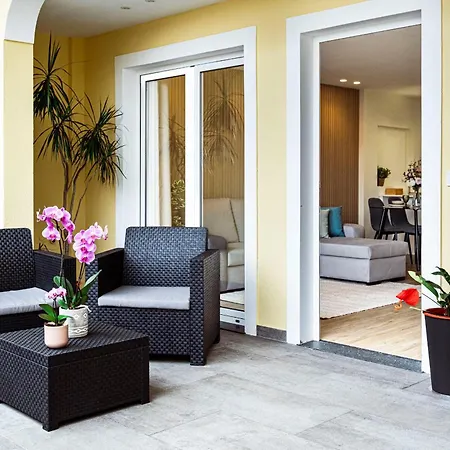 Hidden Corner By Sabugo House * 폰타도솔